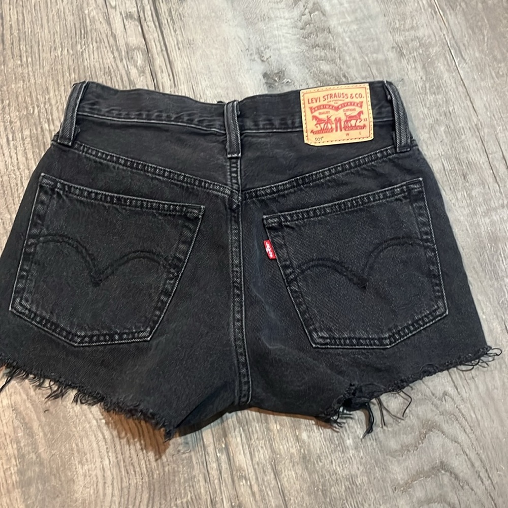 Levi’s black wash cutoff high rise jean shorts size 24 button fly - Picture 4 of 10